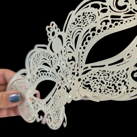 Venetian Metal Lace Masquerade Mask - Picture 4 of 5